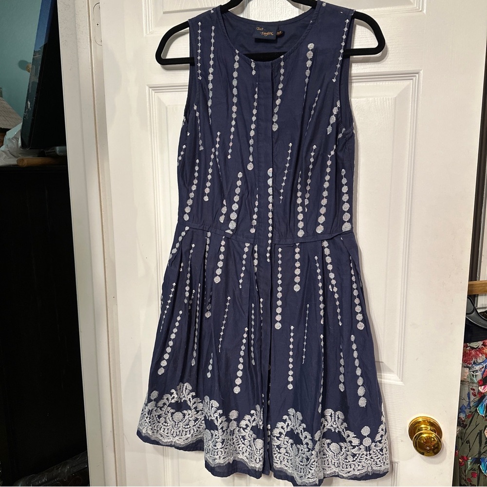 Just Taylor Size 8 Navy Blue White Embroidered Cotton Sleeveless Sundress
